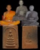 พระสมเด็จ  เจ้าคุณเที่ยง วัดระฆังฯ กรุงเทพฯ ปี ๒๕๐๗ สร้างจากเนื้อดินหุ่นหรือดินไทย ที่เหลือจากพิธีกา