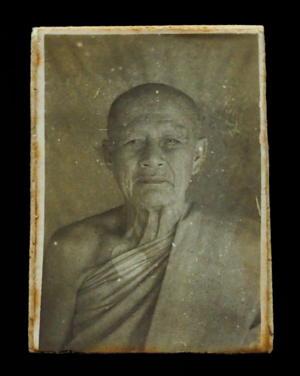 พระสมเด็จพิมพ์วัดเกศไชโย ยุคต้น หลวงปู่โต๊ะ วัดสระเกศ จ.อ่างทอง ด้านหลังรูปถ่าย เริ่มหายากขึ้นเรื่อ - 2