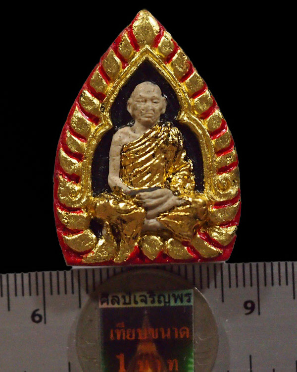 พระผงรุปเหมือนลงรักปิดทองกรรมการ หลวงพ่อคล้อย ฐานธมฺโม วัดถ้ำเขาเงิน อ.หลังสวน จ.ชุมพร เนื้อผงพิมพ์ - 3