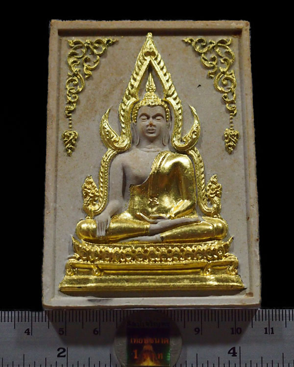 พระพุทธชินราช พิมพ์ใหญ่พิเศษ ลงรักปิดทองกรรมการ  โดยหลังโรยพลอยนพเก้า (กล่องเดิมวัด) วัดราชนัดดา กรุ - 3