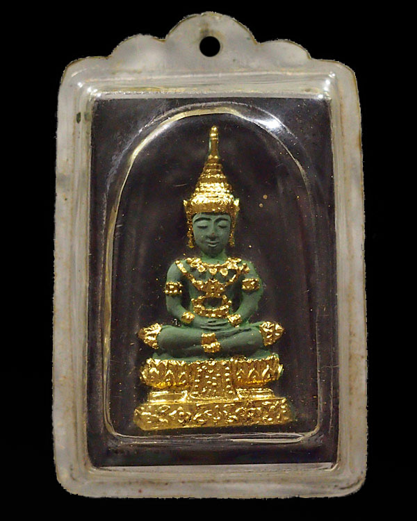 พระแก้วมรกต พิมพ์ใหญ่ ท่านเจ้าคุณนรฯ วัดเทพศิรินทร์ฯ ปี 2513  สภาพสวย เลี่ยมเก่า หลังยันต์ดวง มีทั้ง - 1