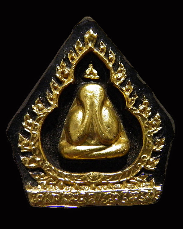 พระปิดตาห้าเหลี่ยม เจ้าคุณวิเชียร วัดเครือวัลย์ ชลบุรี หลังยันต์ ลงรักทอง ผสมผงเก่าหลวงพ่อแก้ว - 1