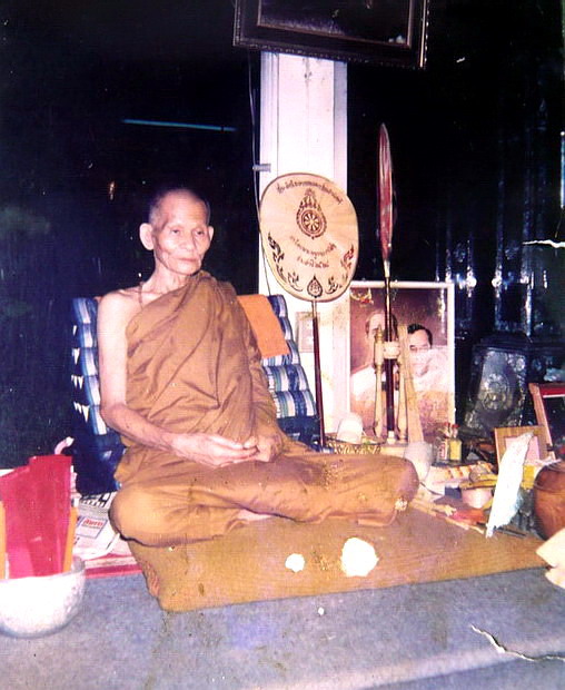 พระผงพระพุทธศักดิ์สิทธิ์ หลวงปู่คำพันธ์ โฆสปัญโญ ปี ๒๕๓๓ ลงรักปิดทอง โรยผงตะไบพระพุทธศักดิ์สิทธิ์ ป - 4