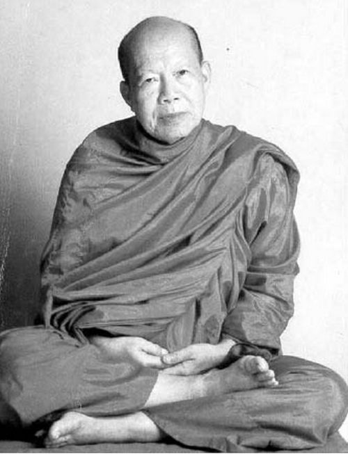 หลวงปู่เหรียญ วรลาโภ รุ่นเจดีย์ ๙๔ วัดอรัญบรรพรต จ.หนองคาย - 5