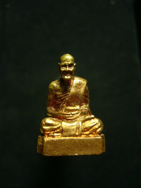 รูปหล่อหัวหลิ่มหลวงปู่ผ่าน วัดป่าปทีปุญญาราม จ.สกลนคร ปี52 - 1
