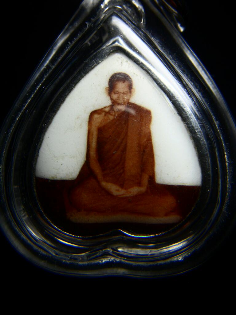 ล๊อกเก็ตรุ่นแรกหลวงปู่คำพันธ์ วัดธาตุมหาชัย ฉากขาว - 3