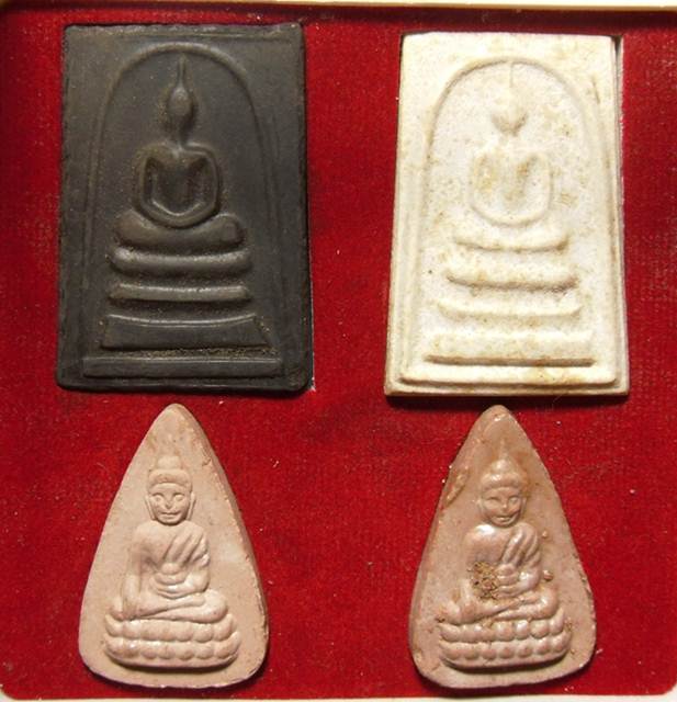 ชุดพระพุทโธ คุณแม่บุญเรือน และพระสมเด็จหลวงปู่แหวน ในชุดกรรมการ วัดสารนาถธรรมาราม ระยอง - 1