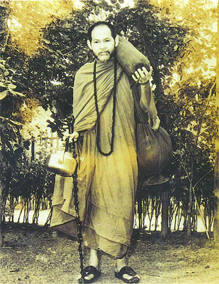 รูปหล่อ"รุ่นแรก"พระครูโพธิสารคุณ-ประยงค์ อุปลวณฺโณ-(หลวงพ่อโพธิ์)วัดโพธิ์โนนทัน จ.ขอนแก่น - 4