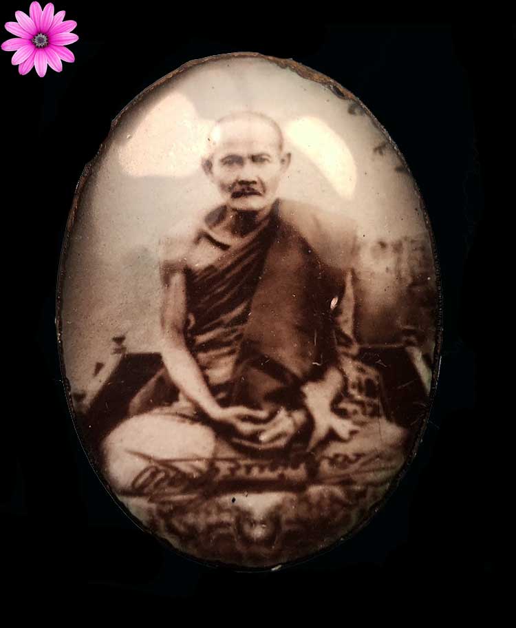 ล็อคเก็ตหลวงปู่มั่น ภูริทัตโต วัดป่าสันติสามัคคีธรรม จ.สุรินทร์ ปี2550 - 1