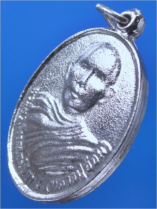 เหรียญหล่อเสาร์ ๕ เนื้อปรอท พระครูสังฆพงษ์พิสุทธิ์ (หลวงปู่อ๊อม) วัดปราสาทบ้านจารย์ จ.สุรินทร์ - 2