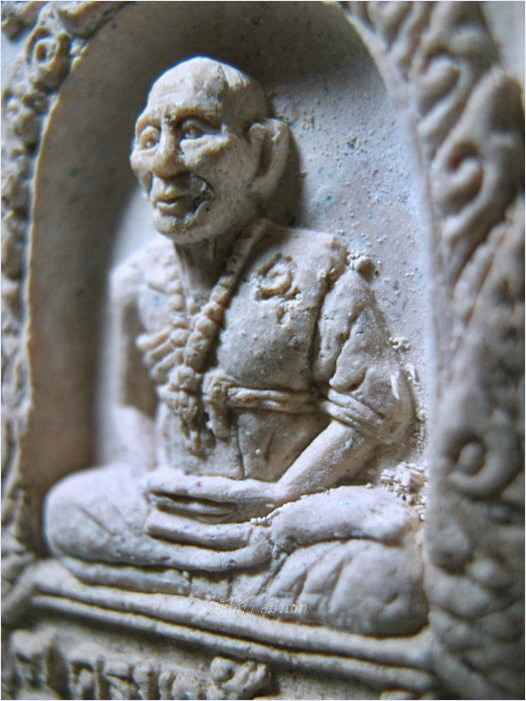พระรูปเหมือนเนื้อผง ครบรอบ ๘๔ ปี ครูบาชัยวงศ์ พระพุทธบาทห้วยต้ม อ.ลี้ ลำพูน - 3