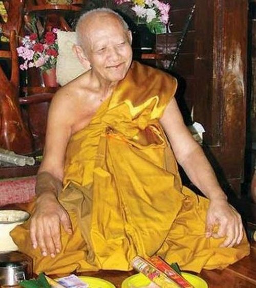 เหรียญรุ่นแรก หลวงปู่หงษ์ พรหมปัญโญ วัดเพชรบุรี จ.สุรินทร์ ปี 2541 - 5