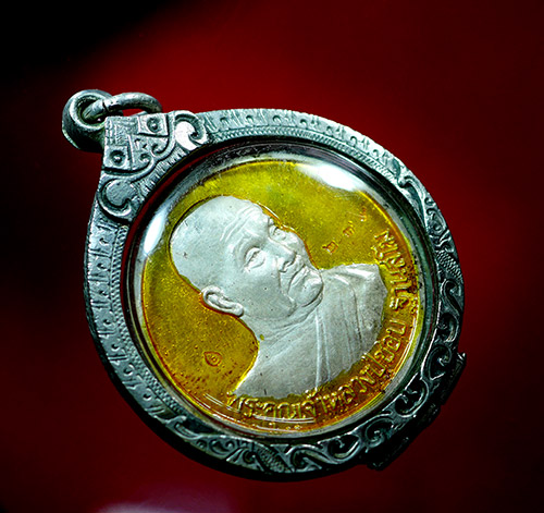 เหรียญหลวงปู่ชอบ ฐานสโม รุ่น จัมโบ้ ( บาตรน้ำมนต์ ) เนื้อเงิน ปี 2536 - 2