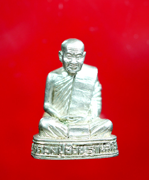 รูปเหมือนหลวงปู่ชอบ ฐานสโม รุ่นฉลองอายุ ๙๐ ปี เนื้อเงิน ปี พ.ศ 2534 - 1