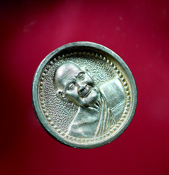 เหรียญหลวงปู่ชอบ ฐานสโม ล้อแม็ค เนื้อเงิน พ.ศ 2536  - 2