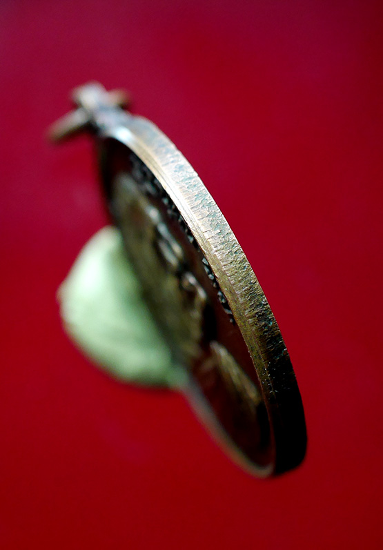 เหรียญหลวงปู่แหวน สุจิณโณ รุ่นมหาเศรษฐีมั่งมีตลอดกาล เนื้อทองแดง  - 4
