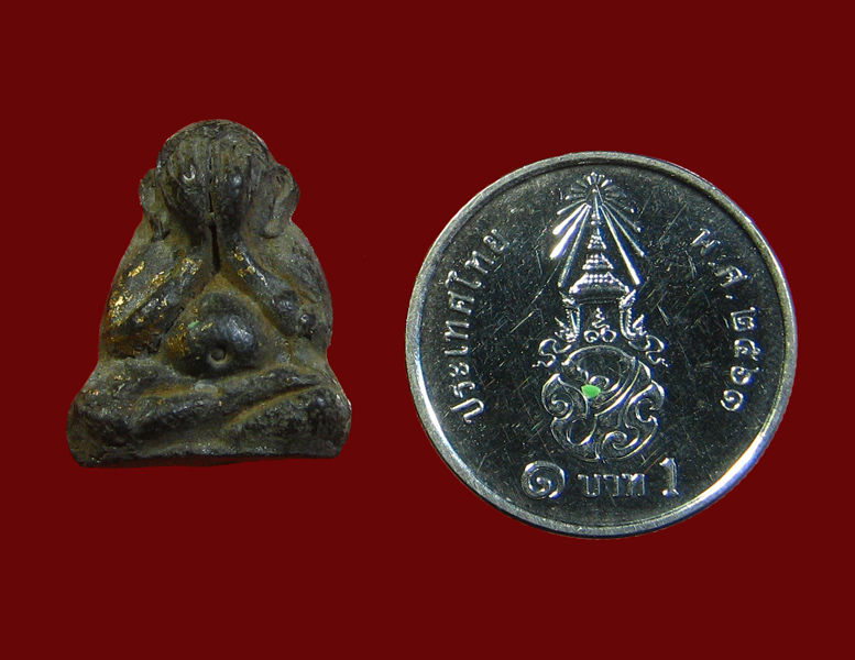 พระปิดตาลอยองค์เนื้อผงใบลานปิดทอง - 3