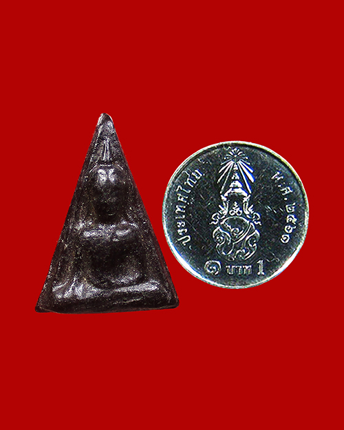 พระนางพญาหลวงปู่ทาบ วัดกระบกขึ้นผึ้ง ปี 2505 เนื้อผงผสมใบลาน จังหวัดระยอง - 3