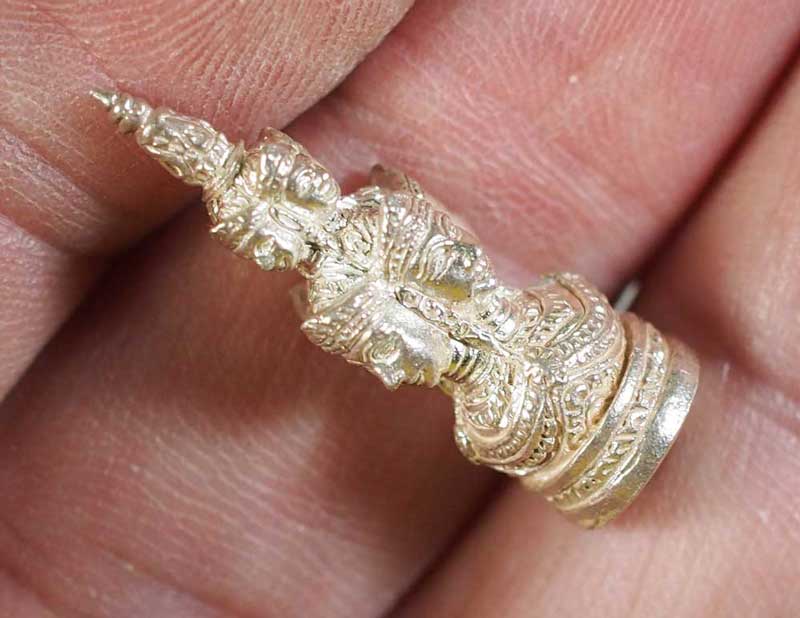 ยอดเศียรหลักเมือง จตุคามรามเทพรุ่นปรกเกล้า พิมพ์เล็กเนื้อเงิน กลุ่มเลขกวนอู - 2