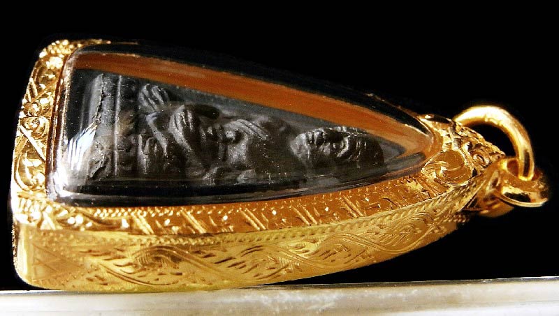 รางวัลที่ 2 กลีบบัว หลวงพ่อทวด ร.ศ.200 เลี่ยมทอง ปี 2525 วัดช้างให้ เนื้อทองเหลืองรมดำ เชิญชมครับ - 3