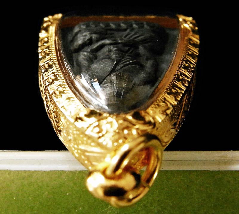 รางวัลที่ 2 กลีบบัว หลวงพ่อทวด ร.ศ.200 เลี่ยมทอง ปี 2525 วัดช้างให้ เนื้อทองเหลืองรมดำ เชิญชมครับ - 4