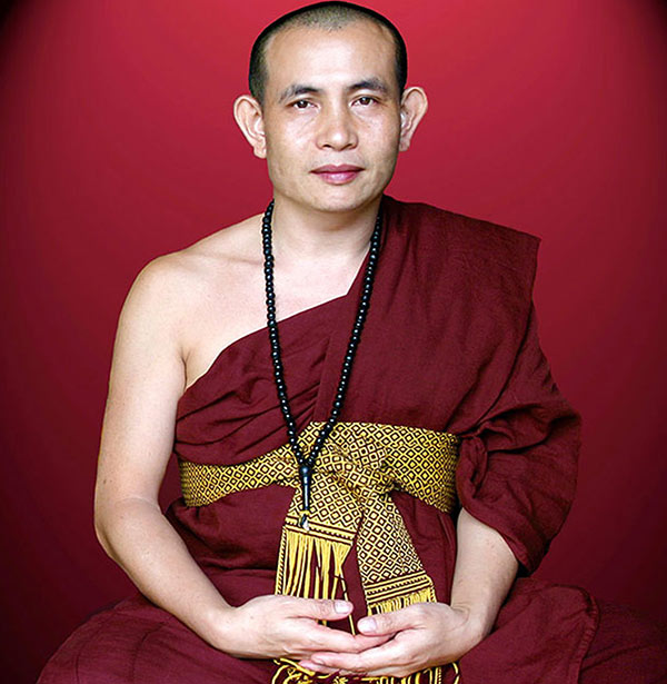 ครูบาบุญชุ่ม พร้อมบัตรรับรอง เหรียญรูปเหมือน รุ่นมหาลาภ ปี 41 หลัง ป.อ. เนื้อทองเหลือง เชิญชมครับ - 5