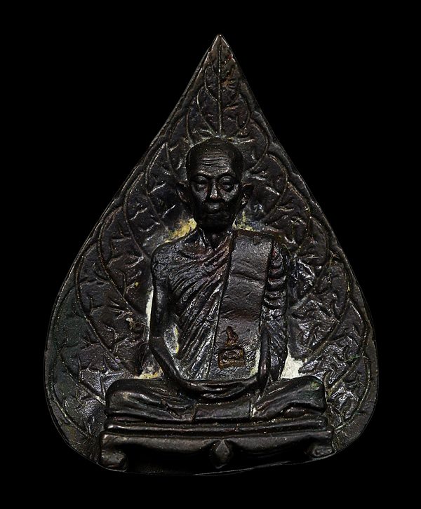หลวงปู่โต๊ะรูปเหมือนใบโพธิ์ เนื้อนวโลหะ 2 โค๊ด ( หายาก ) พิธีเสาร์ ๕ ปี 2523 - 1
