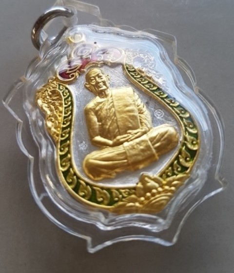 3.หลวงปู่จื่อ พนฺธมุตฺโต เหรียญเสมา รุ่น ชินบัญชร เนื้อเงินหน้ากากทองคำ ขอบทองคำ บนแดง-ขอบเขียว เลข4 - 1