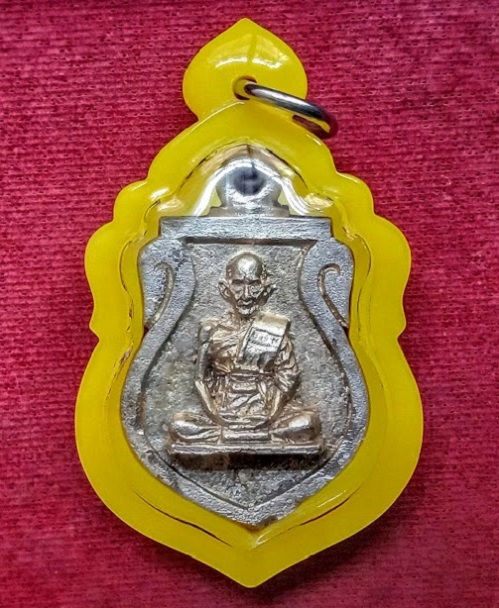 เหรียญเสมาหล่อโบราณ รุ่นรวยเศรษฐี หลวงพ่อรวย วัดตะโก ปี56 เนื้อชนวนแก่เงิน ตอกโค๊ต รวย เลข 656 - 1