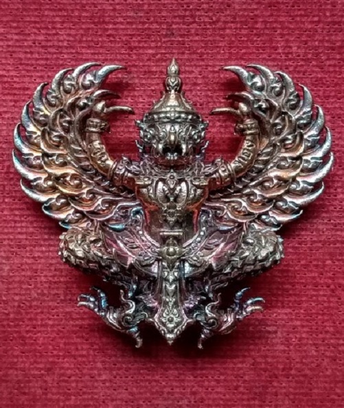 พญาครุฑ รุ่นรวยหมื่นล้าน หลวงพ่อพัฒน์ ปี2563 พิมพ์ใหญ่ เนื้อทองแดงผิวรุ้ง ตอกโค๊ตและหมายเลข1242 - 1