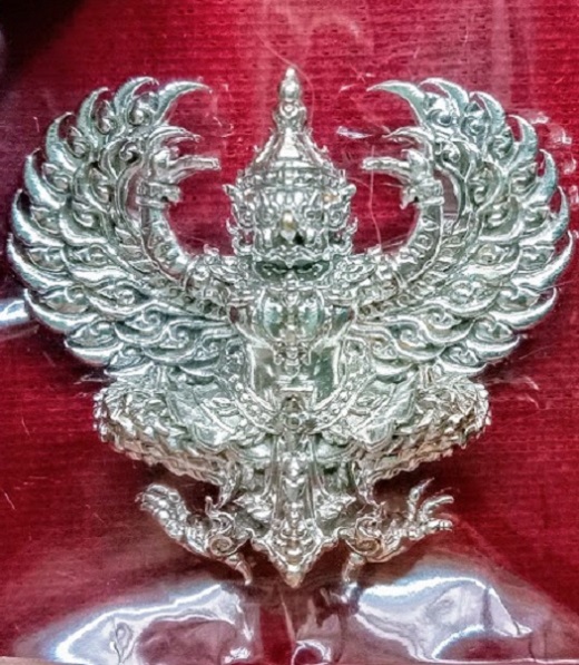 พญาครุฑ รุ่นรวยหมื่นล้าน เนื้อทองขาว หลวงพ่อพัฒน์ ปี63 พิมพ์ใหญ่ ตอกโค๊ตและหมายเลข 798 - 1