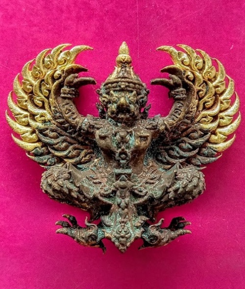 พญาครุฑ รุ่นรวยหมื่นล้าน หลวงพ่อพัฒน์ ปี63 พิมพ์เล็ก เนื้อชนวนปีกทอง ตอกโค๊ตและหมายเลข 510 - 1