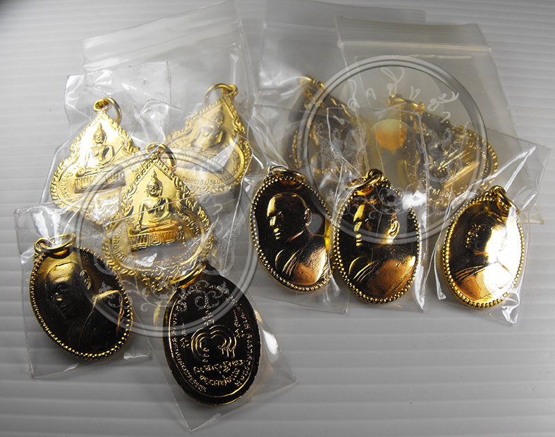 เหรียญหันข้างหลวงพ่อแพ วัดพิกุลทอง เนื้อกะไหล่ทอง จ.สิงห์บุรี ปี 2536 - 5