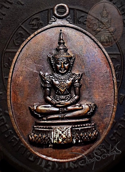เหรียญพระแก้วหลังยันต์มงกุฎเนื้อทองแดงรมดำปี15 - 1