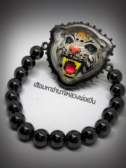 สายข้อมือหน้าเสือหลวงพ่อเปิ่นรุ่นบูชาครูปี2545เลี่ยมกรอบเงินแท้ - 1
