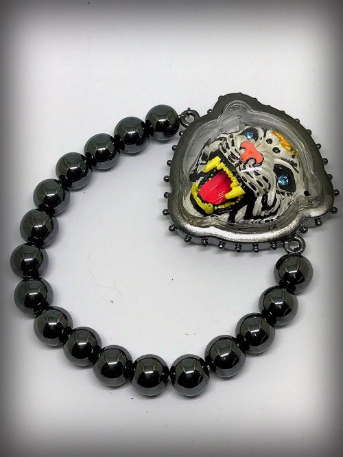 สายข้อมือหน้าเสือหลวงพ่อเปิ่นรุ่นบูชาครูปี2545เลี่ยมกรอบเงินแท้ - 2