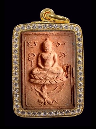 พระหลวงพ่อปาน พิมพ์พระพุทธเจ้าทรงครุฑเนื้อดินเผาอุดผงปี 2511 - 1