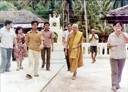 พระประจำวัน บรรจุกรุ หลวงปู่ทิม ปี 17  (วันพฤหัส หายาก ) เนื้อผงพรายกุมาร - 5