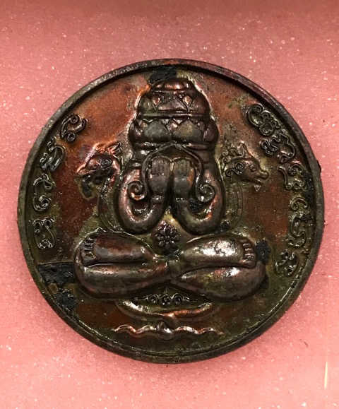 เหรียญปิดตาพังพะกาฬ รุ่นขุมทรัพย์ ทอดน้ำมันเสือผสมว่าน 108 ปี 2549 - 1