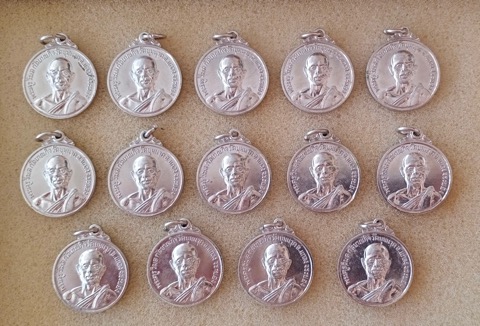 เหรียญหลวงพ่อหร่วน วัดบุนนาค พ.ศ 2517 บล็อกแรกมีฟัน - 3