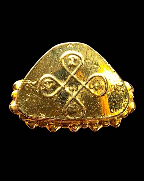 พระกริ่งวังตะโกรุ่นแรกเนื้อกะไหร่ทองปี๒๕๑๙ อยู่ในชุดกรรมการ - 3