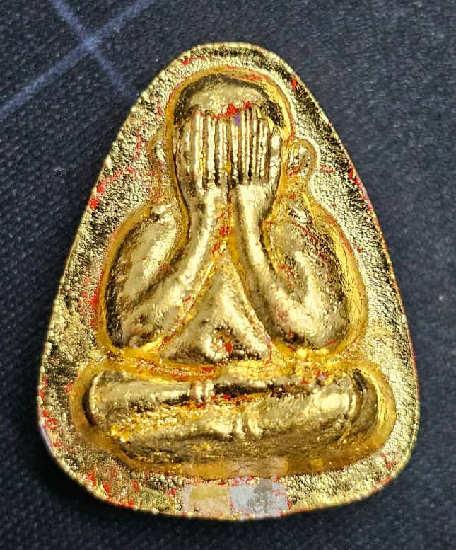 เนื้อผงธูป ฝังตระกรุดทองคำ-เงิน เซอร์ไพรส์...หุ้มแผ่นทองคำแท้ด้านหน้า พระปิดตาปลดหนี้๙๙ "นำฤกษ์" - 1