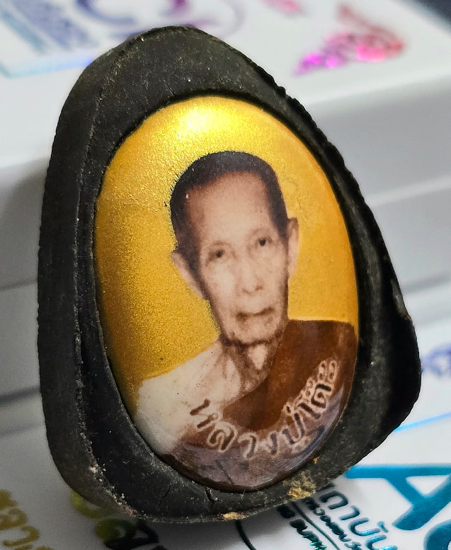 พระปิดตาปลดหนี้๙๙ (หลังยันต์นะ) เนื้อใบลาน หลังล็อกเก็ตฉากทอง  พิเศษ..เลข ๑-๙ จะเป็นหน้ากากเงินแท้  - 1