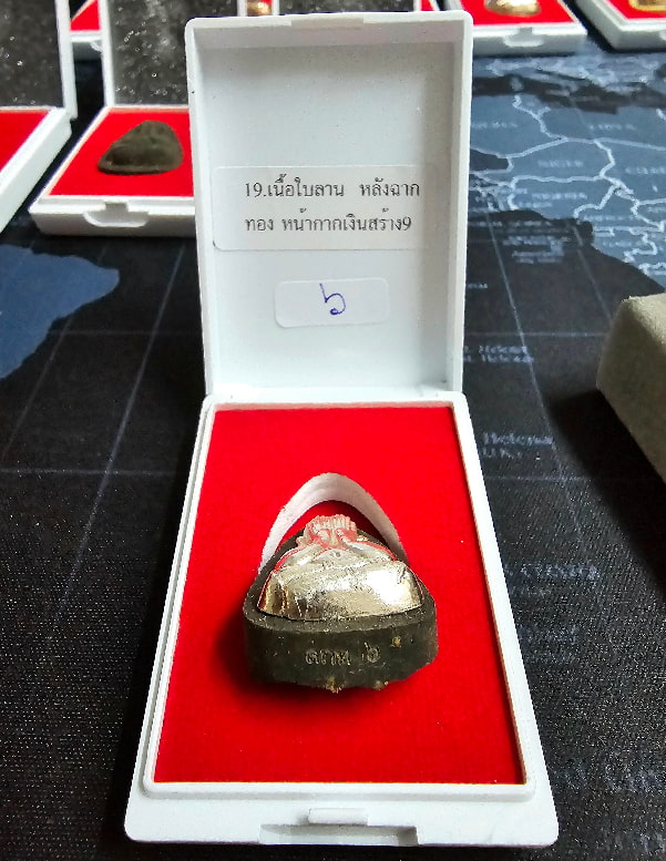 พระปิดตาปลดหนี้๙๙ (หลังยันต์นะ) เนื้อใบลาน หลังล็อกเก็ตฉากทอง  พิเศษ..เลข ๑-๙ จะเป็นหน้ากากเงินแท้  - 4