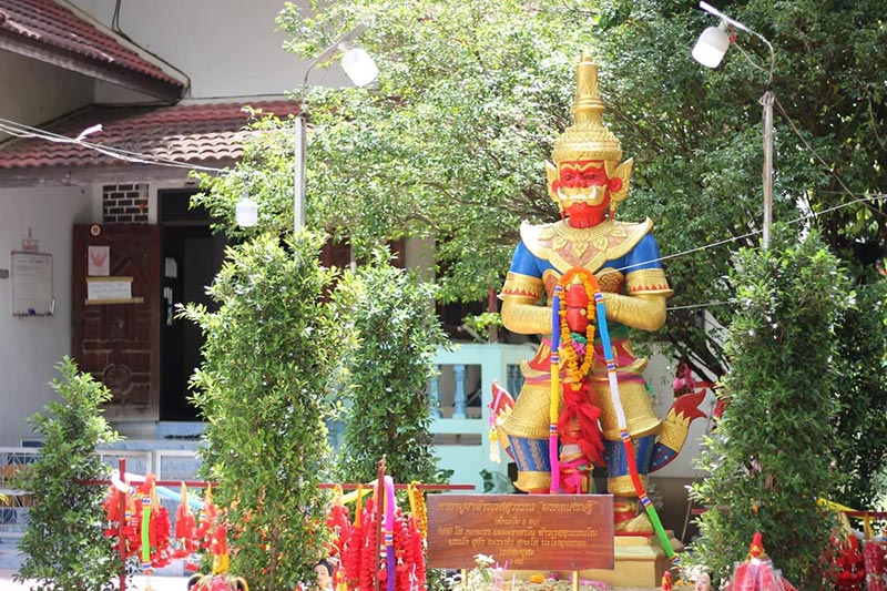 เหรียญท้าวเวสสุวรรณ รุ่นแรก มงคลเศรษฐี พระอาจารย์ต้น วัดโคกเจริญ จ.นครสวรรค์ เนื้อทองคำ no.1 - 4