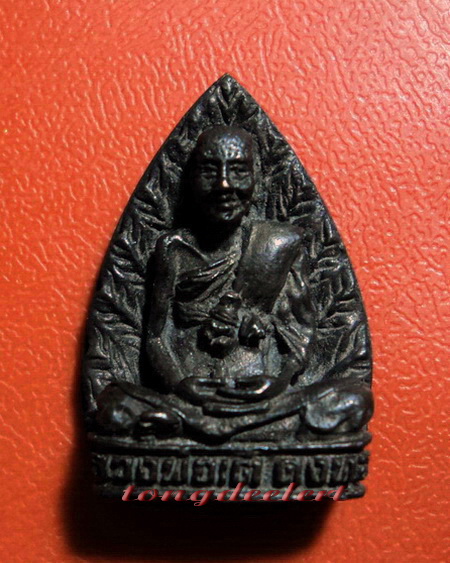 รูปเหมือนใบโพธิ์รุ่นพิเศษ หลวงพ่อเต๋ วัดสามง่าม เนื้อนวโลหะ ปี 2519 สวยมากค่ะ - 1