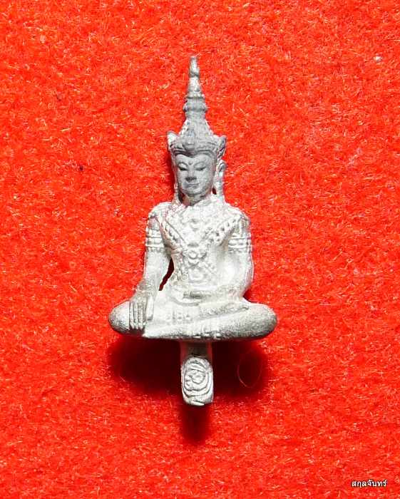 พระยอดธง รุ่นเจริญราช หลวงปู่แผ้ว ปวโร ปี 2550 สร้างเพียง 2000 องค์ครับ ต้องรีบเก็บครับ - 1