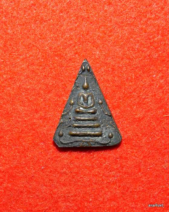 เหรียญหล่อ 3 เหลี่ยมข้างบัวเจ้าคุณเที่ยง วัดระฆัง เนื้อหามวลสารจัดจ้าน สร้างปี 2500  - 1