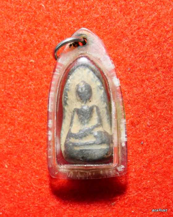พระรอดเนื้อดิน มีกริ่ง พิมพ์เล็ก หลวงพ่อกวย วัดโฆษิตาราม เลี่ยมพลาสติกเดิมๆครับ - 1