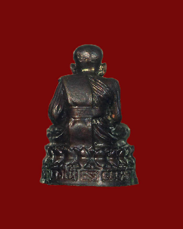 รูปหล่อหลวงปู่ทวด วัดช้างให้ รุ่น 111 ปี กระทรวงกลาโหม เนื้อโลหะรมดำ อุดกริ่ง - 2